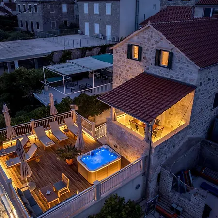 Seafront Denis Villa Bol