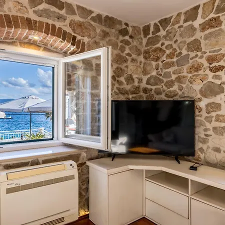 Villa Seafront Denis Bol