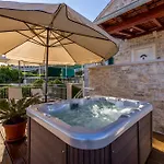 Villa Seafront Denis Bol