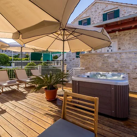 Villa Seafront Denis Bol