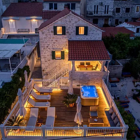 Seafront Denis Villa Bol