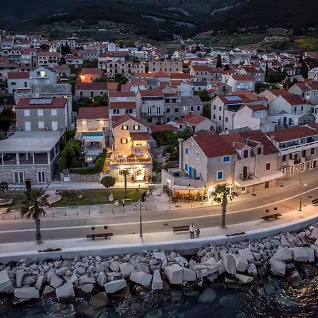 Seafront Denis Villa Bol