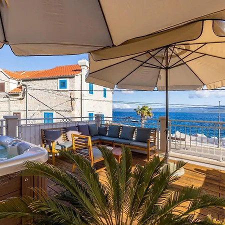 Seafront Denis Villa Bol