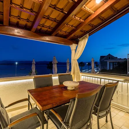 Vila Seafront Denis Bol