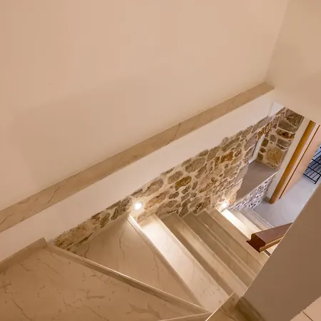 Seafront Denis Villa Bol