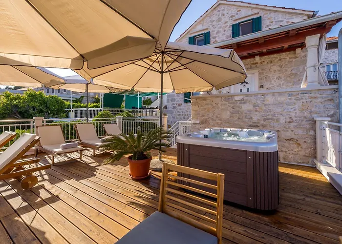 Villa Seafront Denis Bol