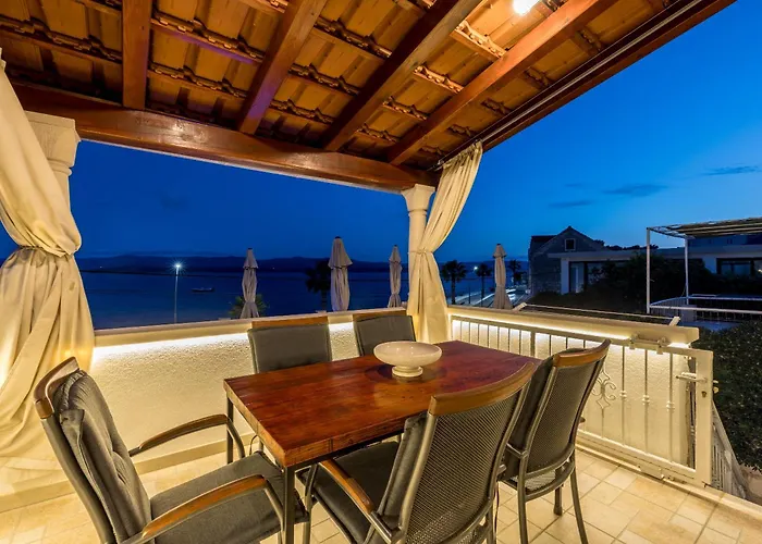 Villa Seafront Denis Bol