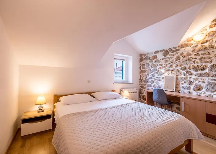 Seafront Denis Villa Bol