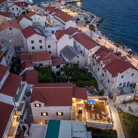 Seafront Denis בול