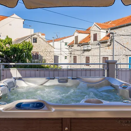 Seafront Denis * בול