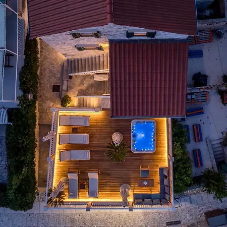 Seafront Denis * בול