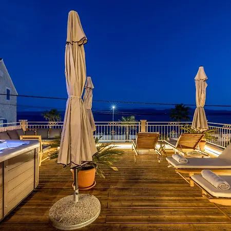 Seafront Denis בול