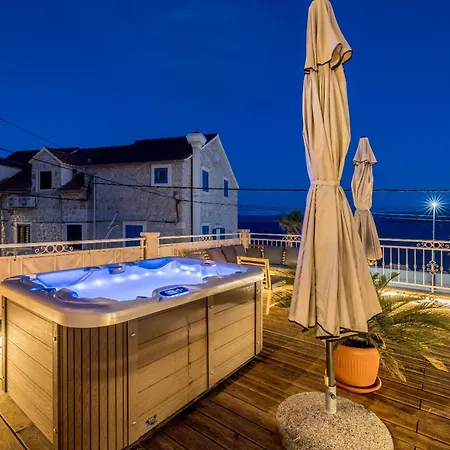 Seafront Denis בול