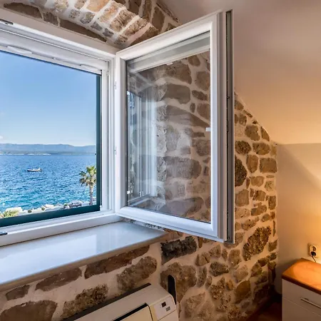 Seafront Denis בול